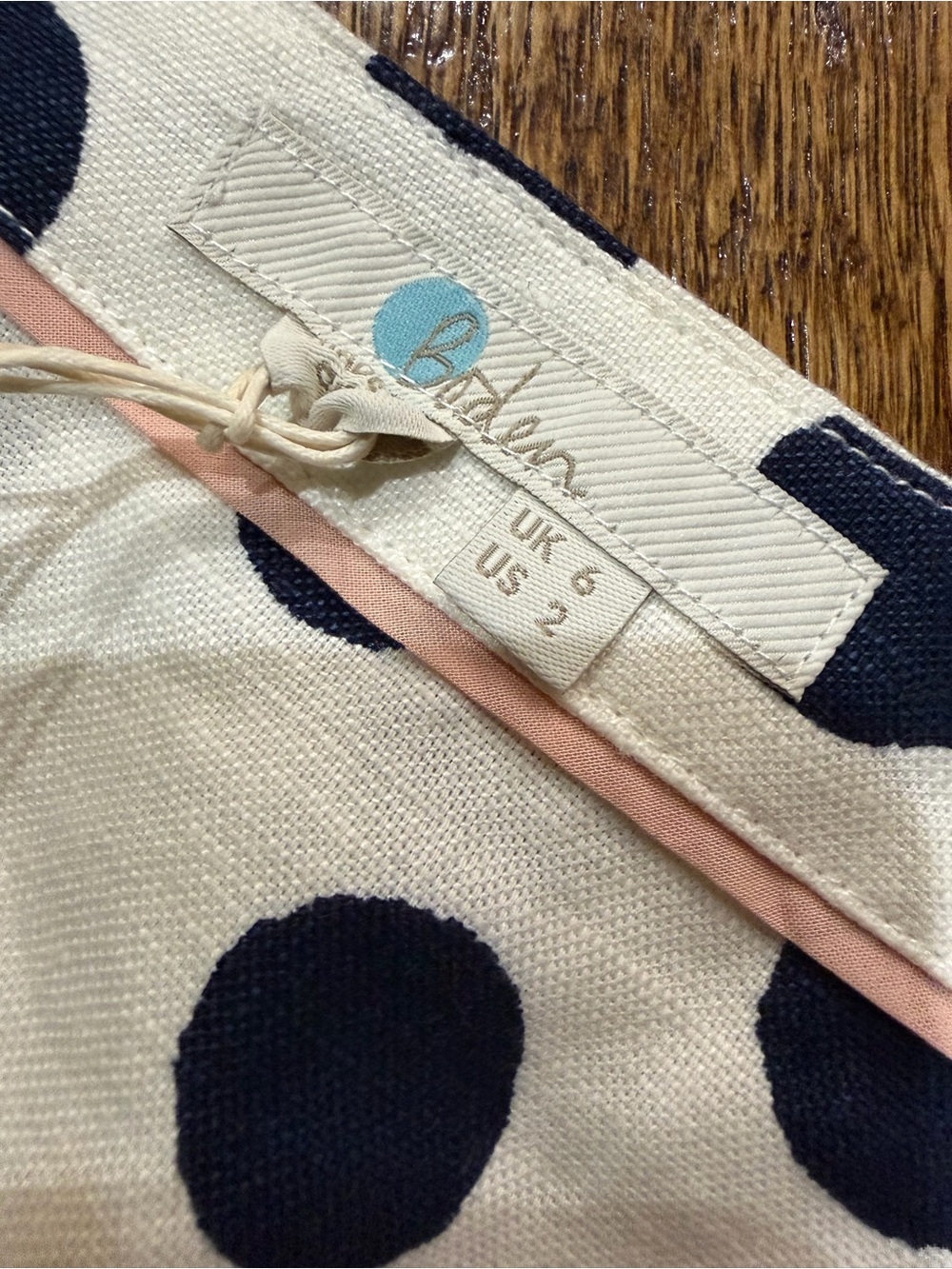 Boden 🆕 ADORABLE Linen/Navy  zip and button Dot Tie-Waist  shorts/Romper - Picture 3 of 8